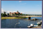 Elbe bei Dresden mit Regierungsviertel